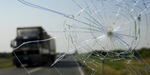 Kırık Oto Cam ile Araç Kullanmak Tehlikeli mi?