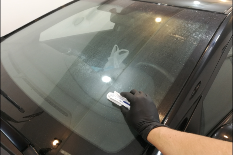 Araç Ön Camı Neden Çatlar? En Yaygın 7 Sebep Araç Ön Camı Neden Çatlar? En Yaygın 7 Sebep